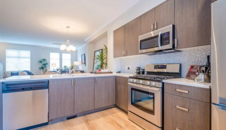 Γιατί πρέπει να βγάζετε φωτογραφία την κουζίνα σας πριν φύγετε για διακοπές